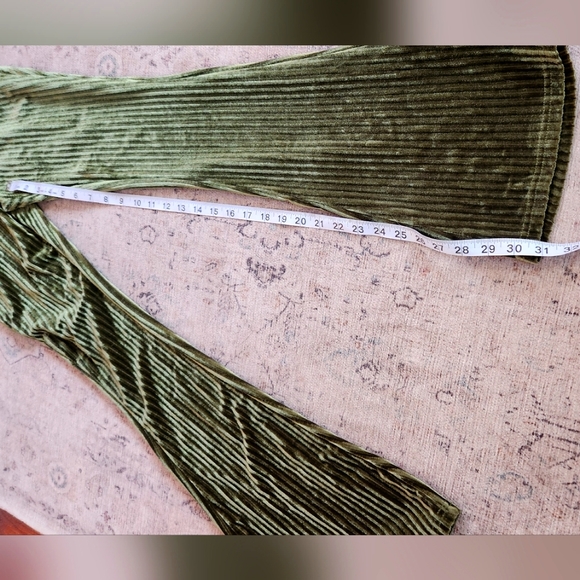 corduroy green stretchy bells - Picture 4 of 4